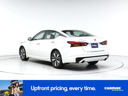 White 2022 Nissan Altima SV