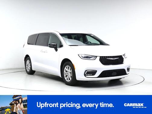 White 2025 Chrysler Pacifica Select