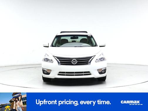 White 2015 Nissan Altima SL