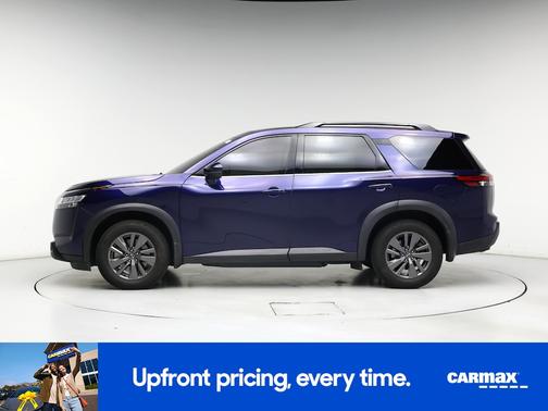 2022 Nissan Pathfinder SV