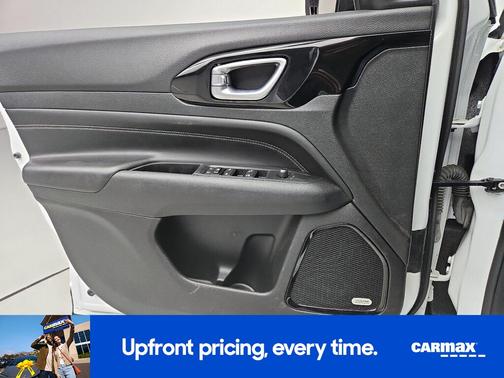 White 2022 Jeep Compass Altitude