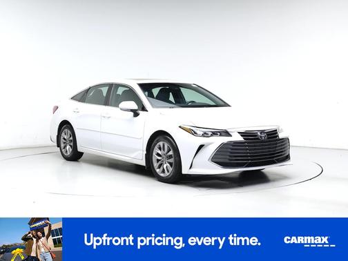 White 2019 Toyota Avalon XLE