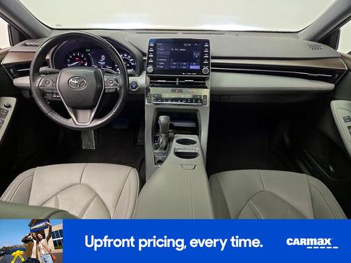 White 2019 Toyota Avalon XLE