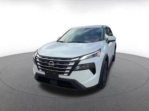 Everest White Pearl 2025 Nissan Rogue SV