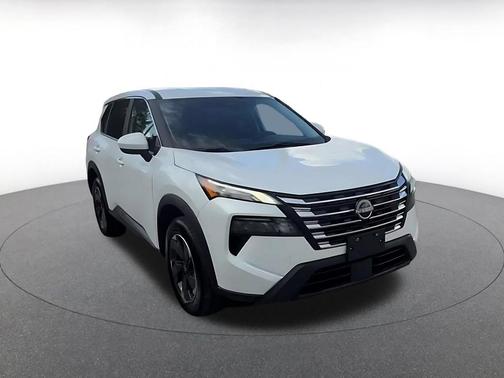 Everest White Pearl 2025 Nissan Rogue SV
