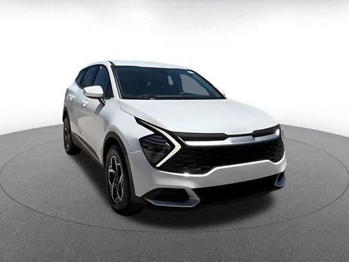 Snow White Pearl 2025 Kia Sportage LX