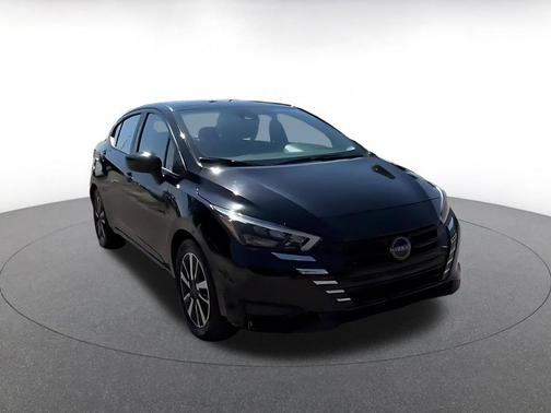 Super Black 2025 Nissan Versa 1.6 SV