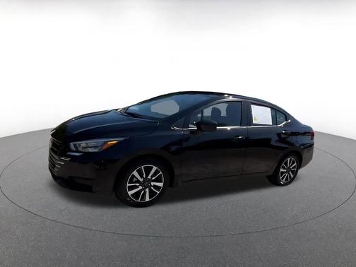 Super Black 2025 Nissan Versa 1.6 SV