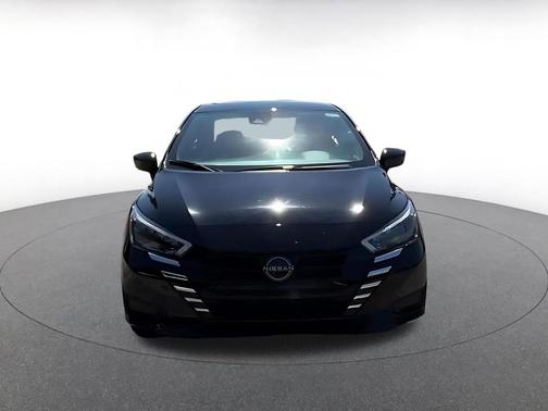 Super Black 2025 Nissan Versa 1.6 SV