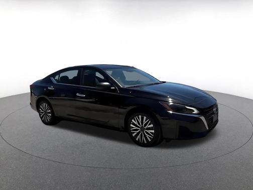 Super Black 2025 Nissan Altima SV FWD