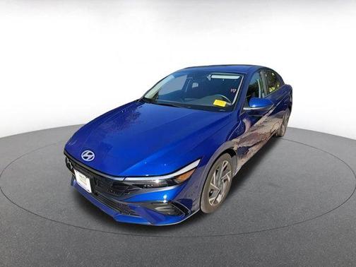 2025 Hyundai ELANTRA SEL