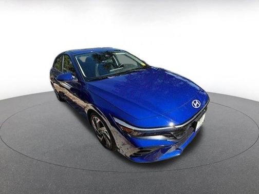 2025 Hyundai ELANTRA SEL