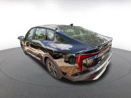 Aurora Black Pearl 2025 Kia K4 LXS