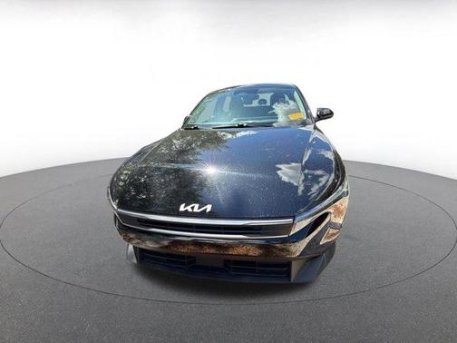 Aurora Black Pearl 2025 Kia K4 LXS