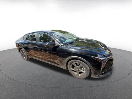 Aurora Black Pearl 2025 Kia K4 LXS