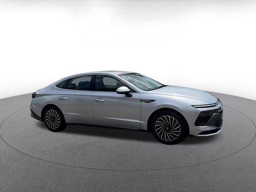 2025 Hyundai SONATA Hybrid SE