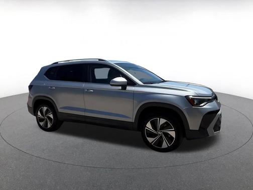 Pyrite Silver Metallic 2025 Volkswagen Taos 1.5T SE