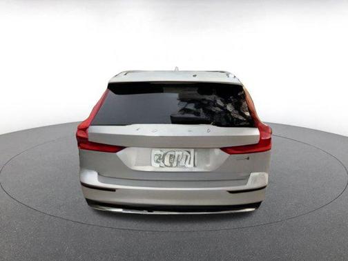 2025 Volvo V60 Cross Country B5 Plus