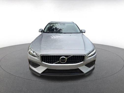 2025 Volvo V60 Cross Country B5 Plus