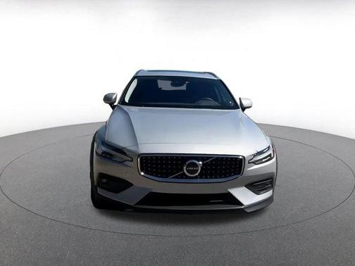 2025 Volvo V60 Cross Country B5 Plus