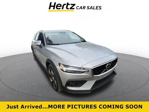 2025 Volvo V60 Cross Country B5 Plus