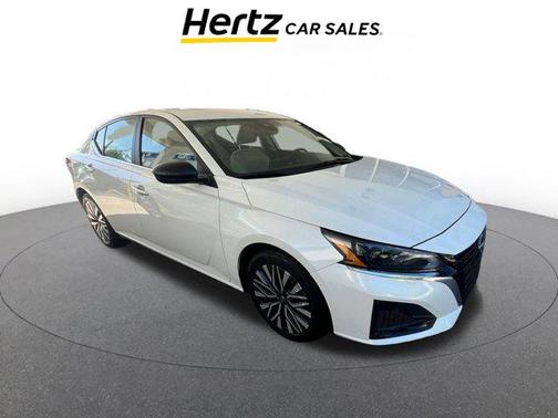 Pearl White Tricoat 2025 Nissan Altima SV FWD