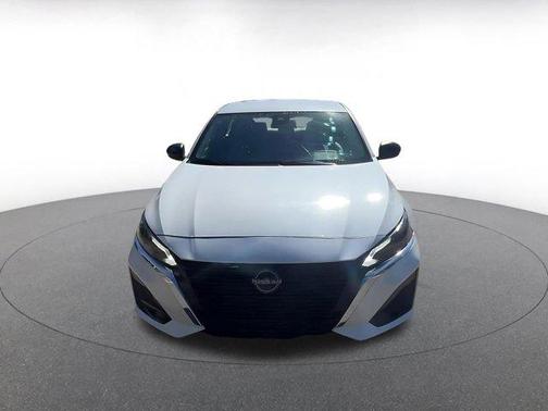 Pearl White Tricoat 2025 Nissan Altima SV FWD