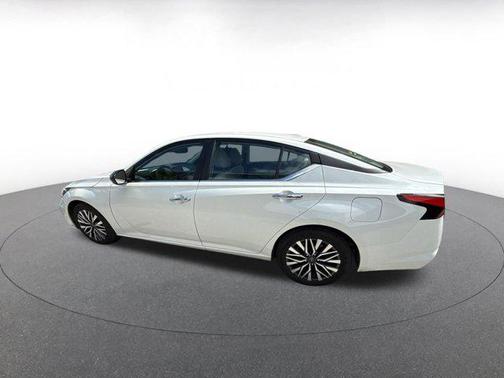 Pearl White Tricoat 2025 Nissan Altima SV FWD