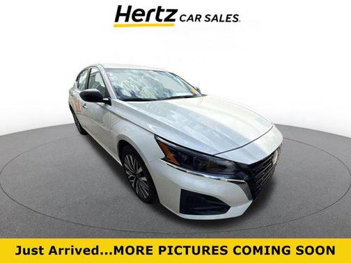 Pearl White Tricoat 2025 Nissan Altima SV FWD