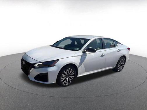 Pearl White Tricoat 2025 Nissan Altima SV FWD