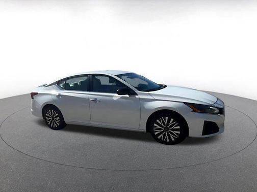 Pearl White Tricoat 2025 Nissan Altima SV FWD