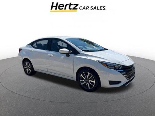 Aspen White Tricoat 2025 Nissan Versa 1.6 SV