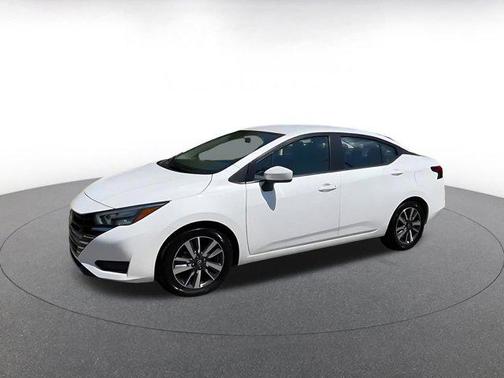 Aspen White Tricoat 2025 Nissan Versa 1.6 SV