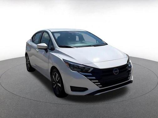 Aspen White Tricoat 2025 Nissan Versa 1.6 SV