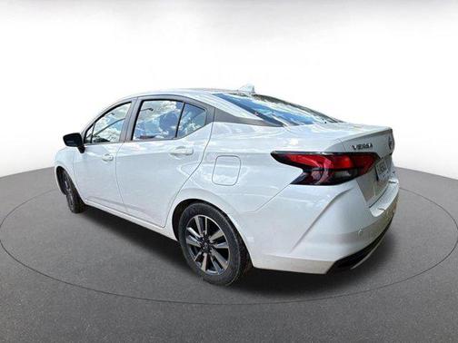 Aspen White Tricoat 2025 Nissan Versa 1.6 SV