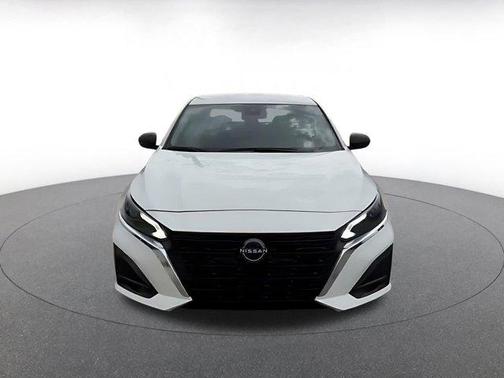 Glacier White 2025 Nissan Altima SV FWD