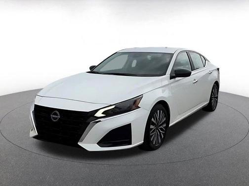 Glacier White 2025 Nissan Altima SV FWD