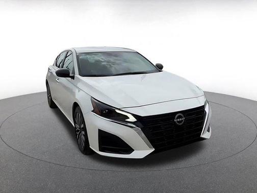 Glacier White 2025 Nissan Altima SV FWD