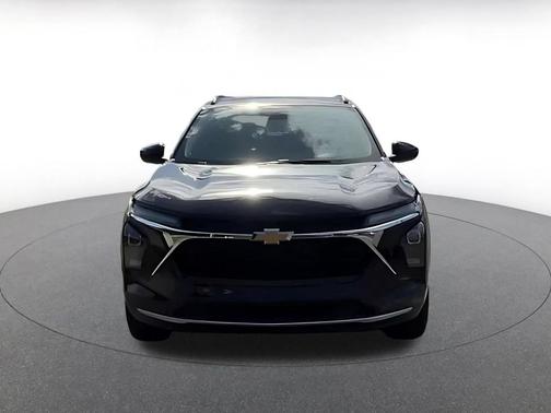 Mosaic Black Metallic 2025 Chevrolet Trax LT