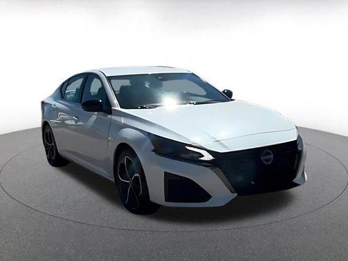 2025 Nissan Altima SR FWD