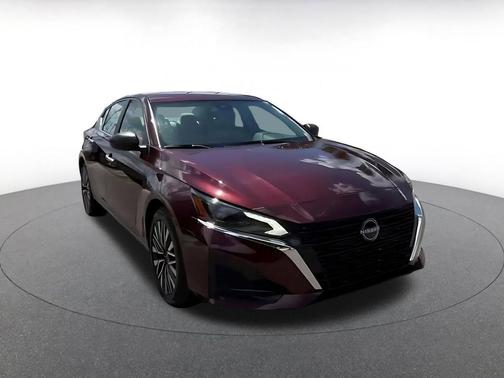 Garnet Pearl Metallic 2025 Nissan Altima SV FWD