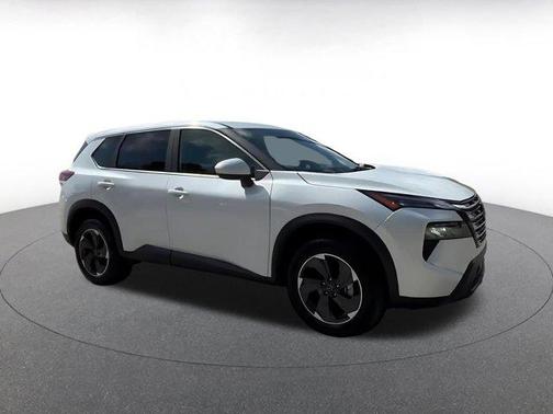 Everest White Pearl 2025 Nissan Rogue SV