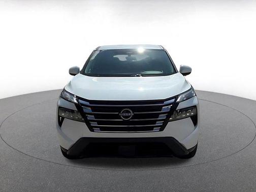 Everest White Pearl 2025 Nissan Rogue SV