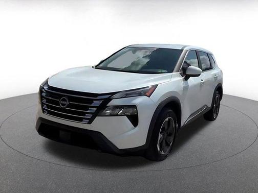 Everest White Pearl 2025 Nissan Rogue SV