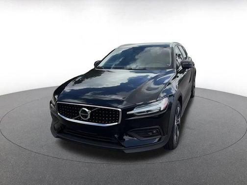 2025 Volvo V60 Cross Country B5 Plus