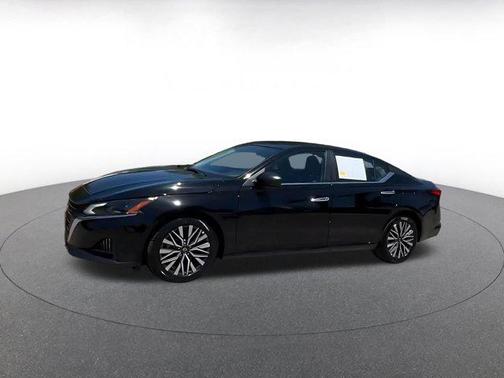 Super Black 2025 Nissan Altima SV FWD