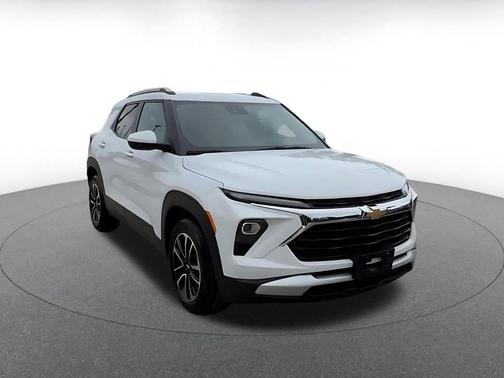 Summit White 2025 Chevrolet Trailblazer LT