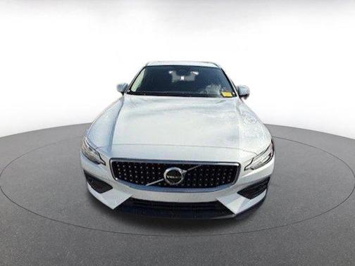 2025 Volvo V60 Cross Country B5 Plus