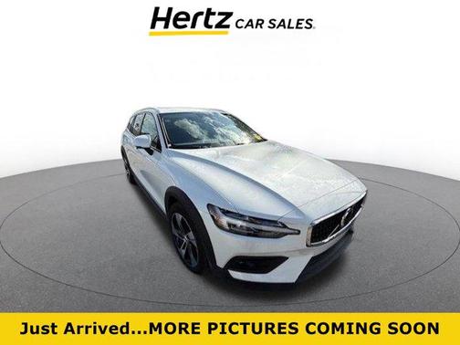 2025 Volvo V60 Cross Country B5 Plus