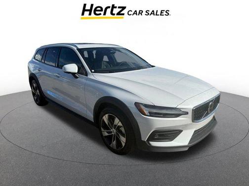 2025 Volvo V60 Cross Country B5 Plus